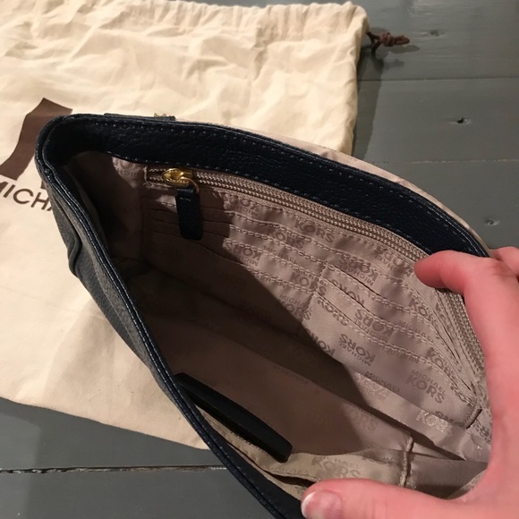 Michael Kors small purse - Picture 7 of 7